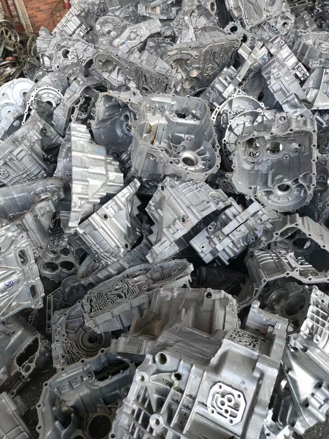 高价回收破碎机铝、统料、轮毂、压铸件水口料